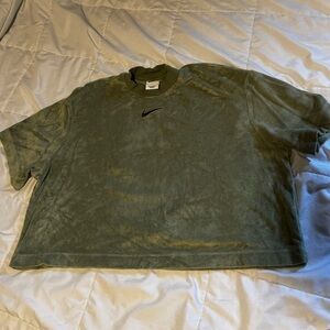 Nike Medium high neck boxy crop